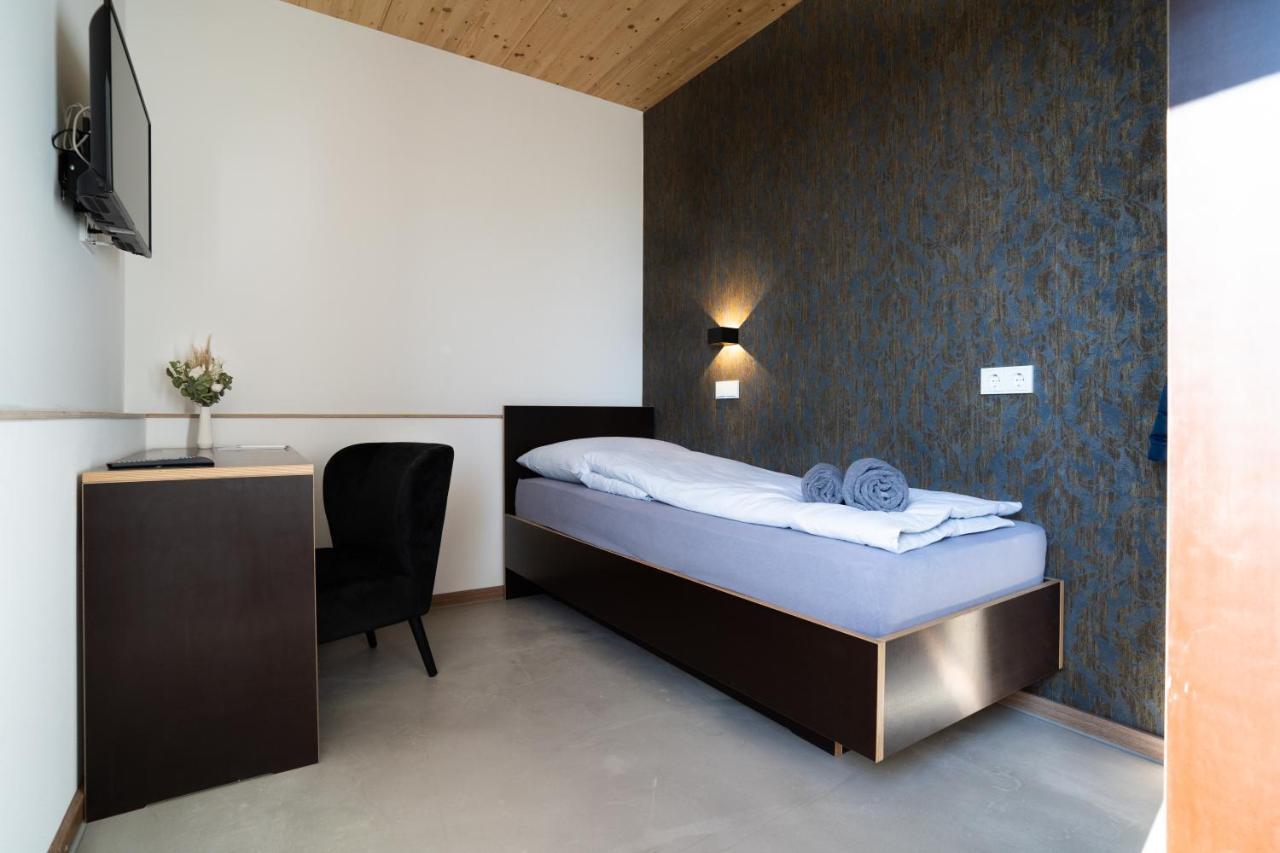 Motel Q Zimmern ob Rottweil Buitenkant foto